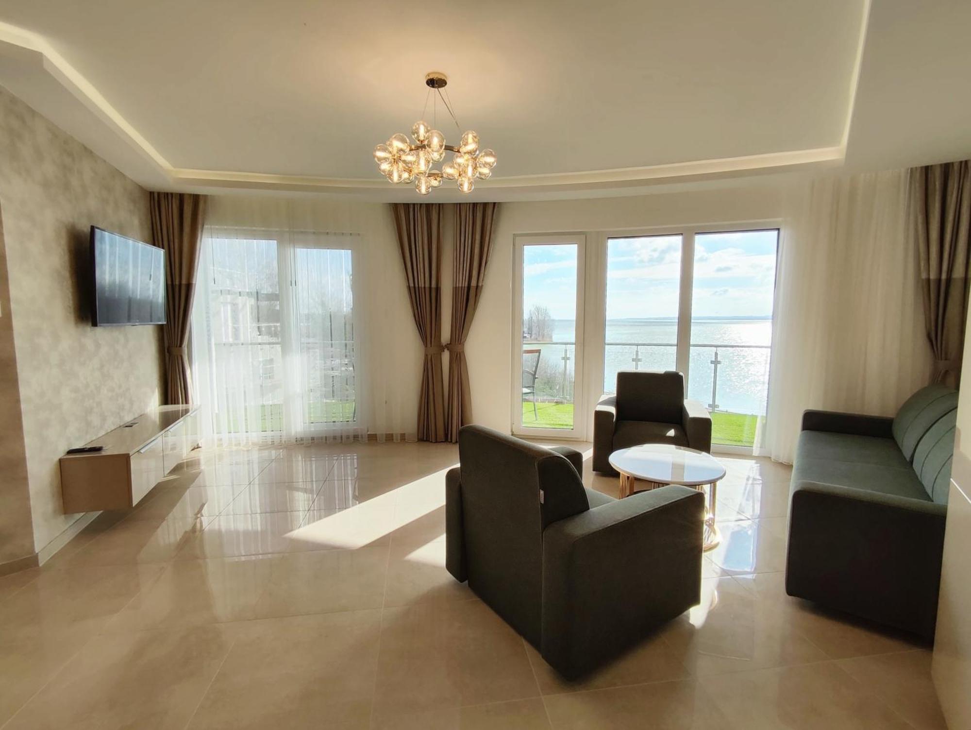 Royal Martin'S Apartment Кестели Екстериор снимка