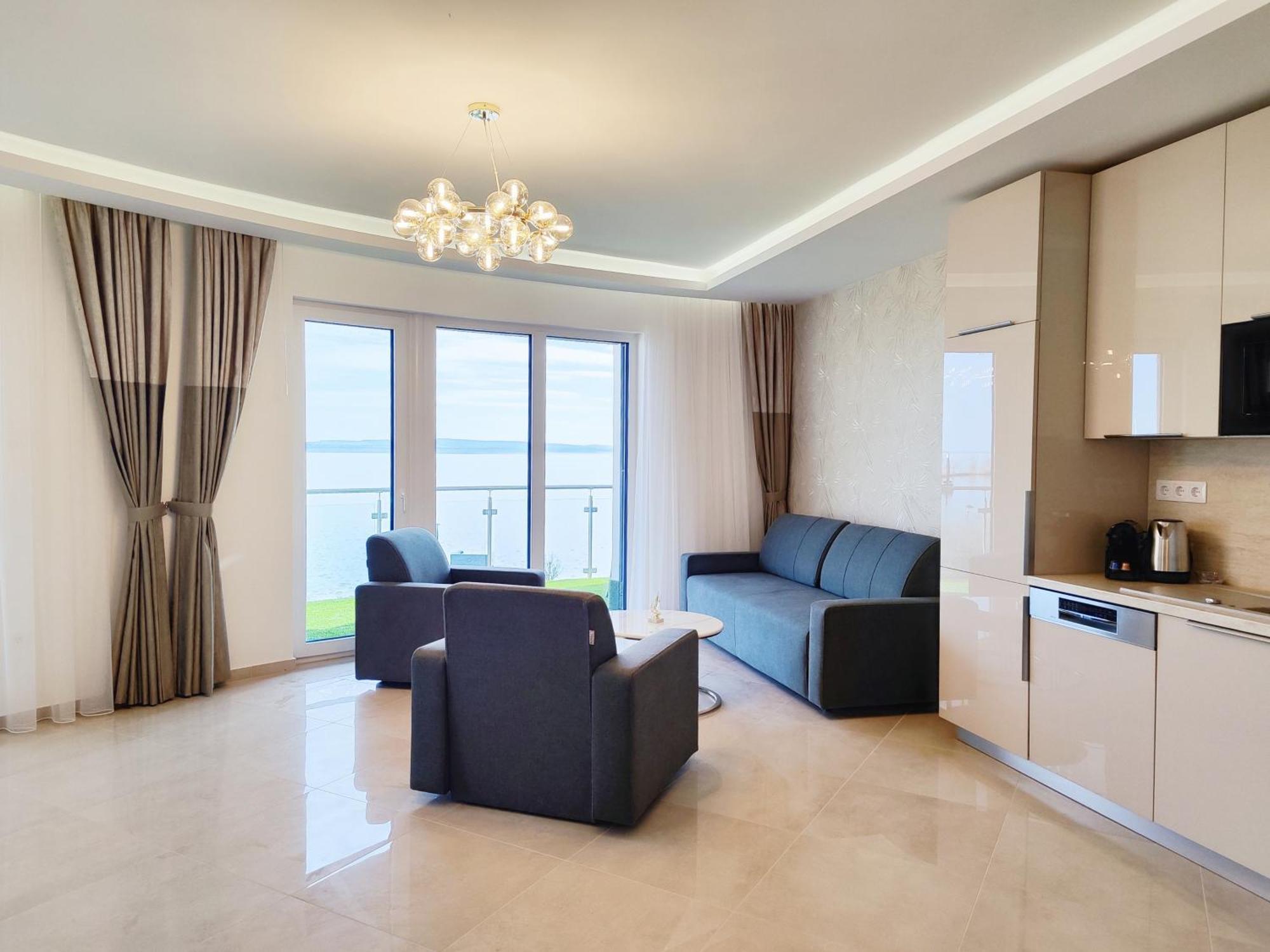 Royal Martin'S Apartment Кестели Екстериор снимка